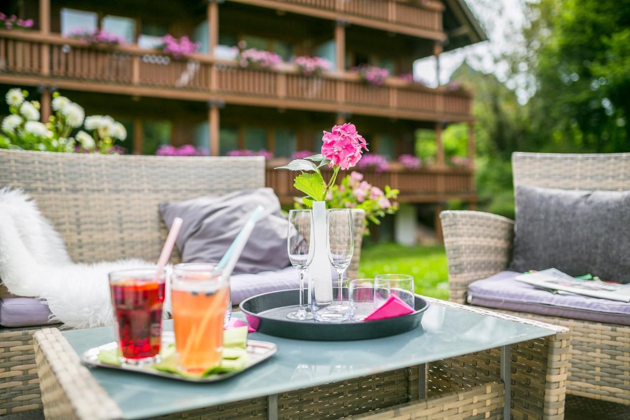 IMbery Hotel&Restaurant Hinterzarten Buitenkant foto